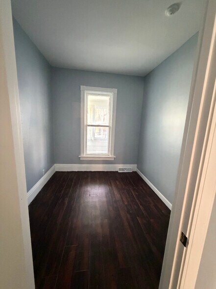 Building Photo - 1641 N Main St