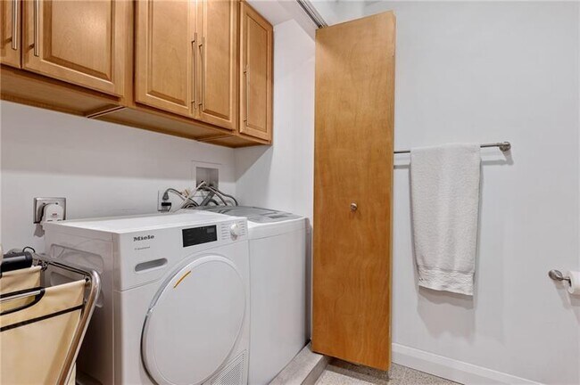 Building Photo - 306 Fourth Ave