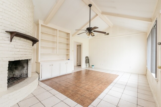 Building Photo - 8819 Hazen St