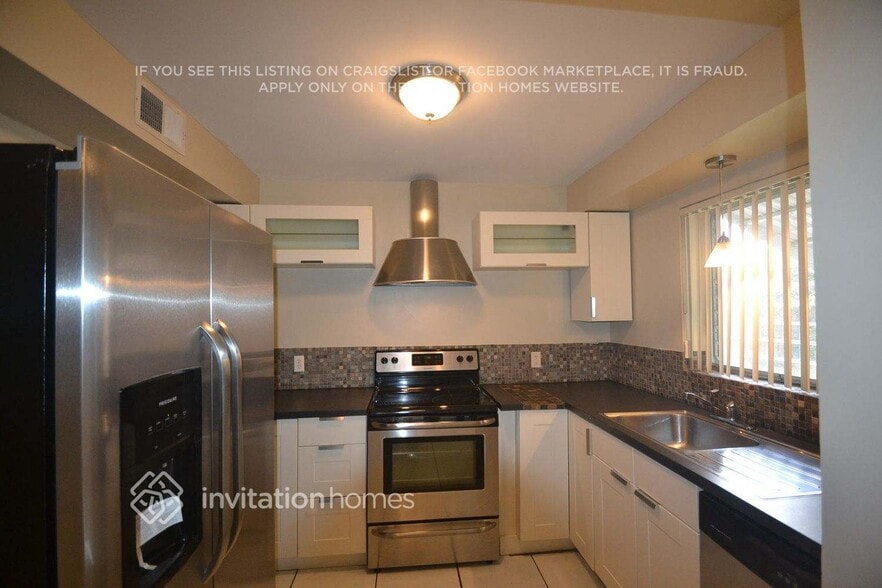 Building Photo - 6816 SW 12th St