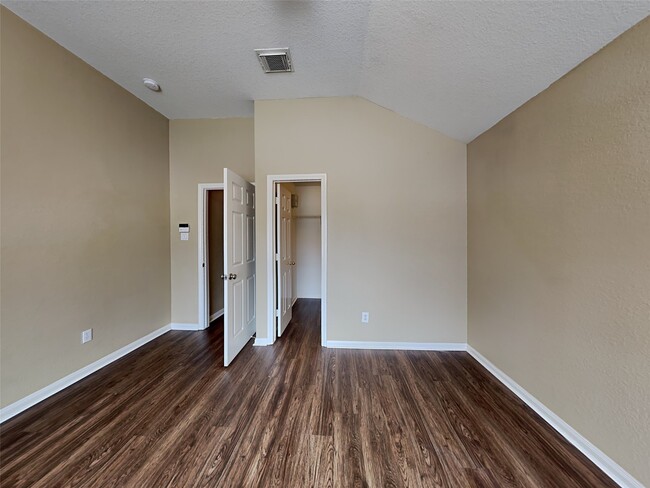 Building Photo - 3413 Stratford Ln