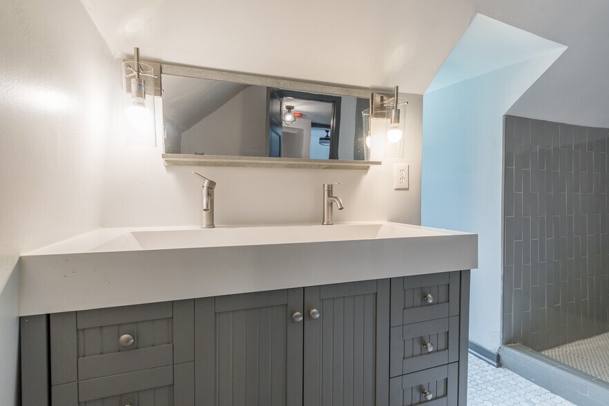 Double sinks - 1393 Westview Dr SW