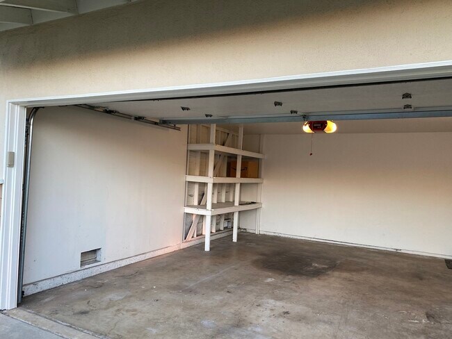 Building Photo - 1393 Scotch Cir