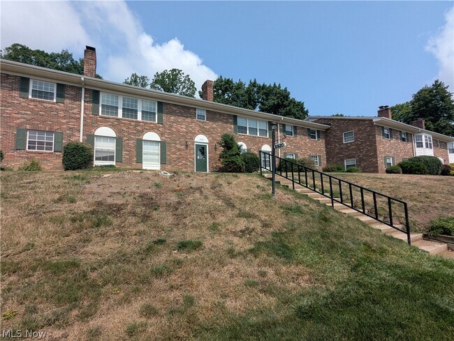 Building Photo - 6920 Carriage Hill Dr