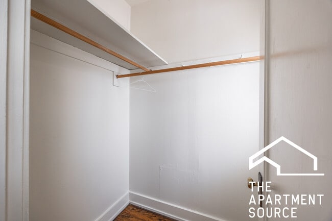 Building Photo - 1432 W Jonquil Terrace