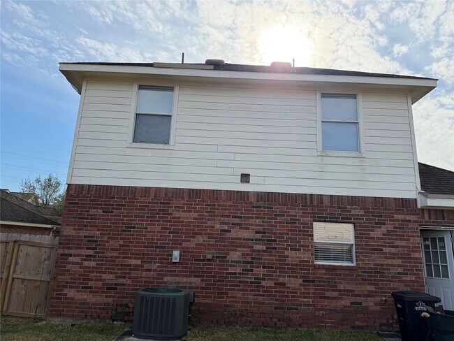 Building Photo - 8835 Old Maple Ln