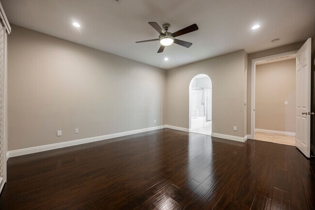 Building Photo - Single Story w/ duel primary suites gated ...