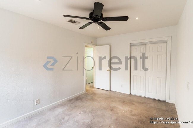 Building Photo - 2903 Parker Ln