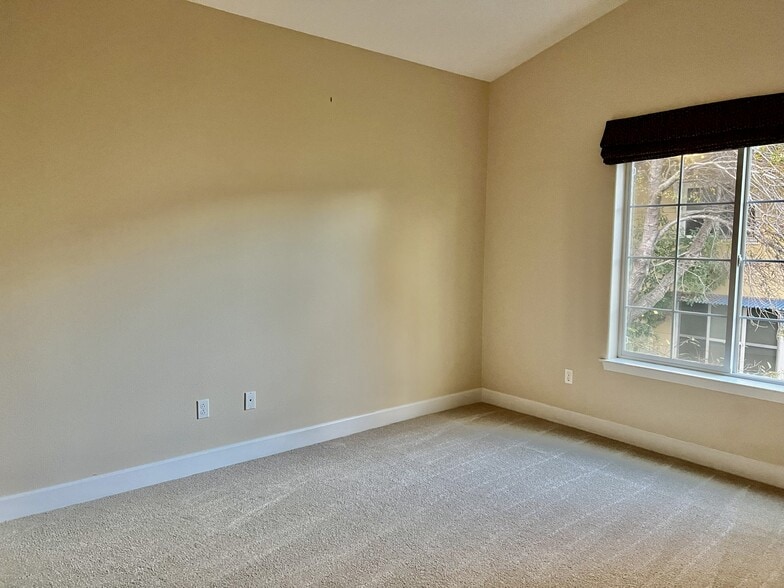 Building Photo - 853 Palou St