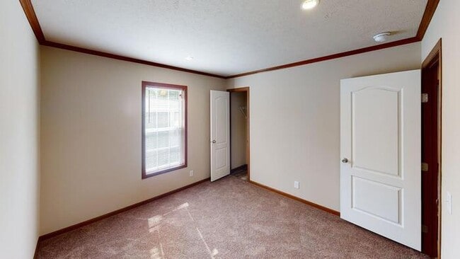 Building Photo - 135 American Ave