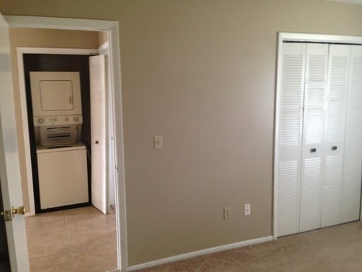 Building Photo - 2 bedroom 1 bath triplex located in the Semoran club subdivision.