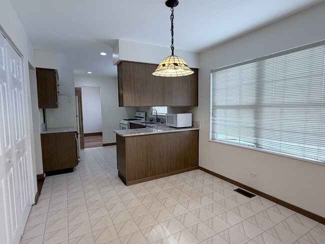 Building Photo - 1817 Altoona Ct