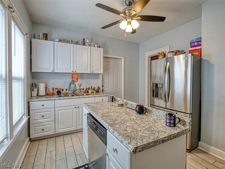 Building Photo - 3116 Searsdale Ave