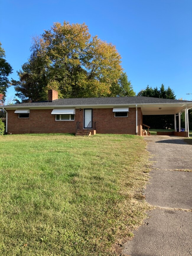 4024 Kernersville Rd 4024 Kernersville Rd WinstonSalem NC 27107