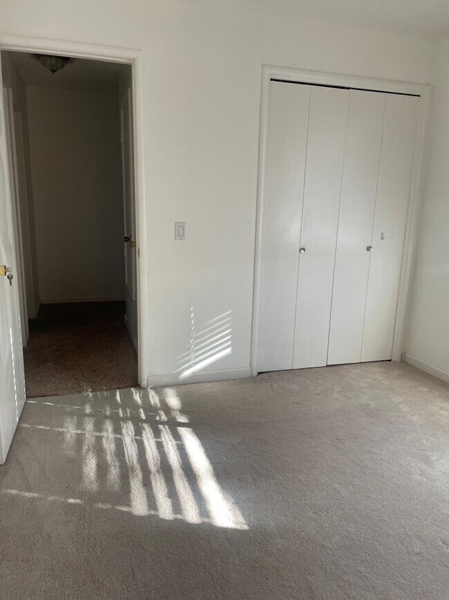 Building Photo - 1227 Casita Dr