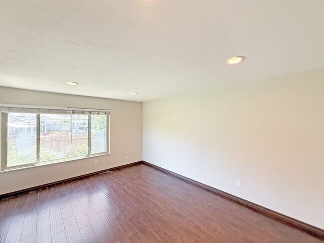 Building Photo - SD: Spacious 3BD/2.5BA Home in Scripps Ranch with Community Pool, Private Balcony & In-Unit Laundry