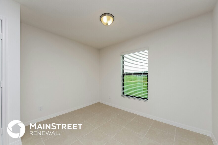 Building Photo - 1467 Swan Lake Cir