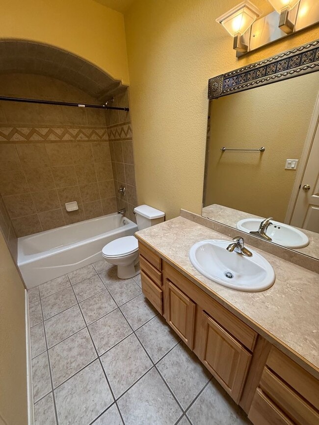 Building Photo - Beautiful 3 Bedroom Home! Available Now!