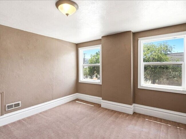 Building Photo - North Salt Lake 4 bed 3 bath home