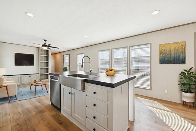 Building Photo - 1606 Fox Dr