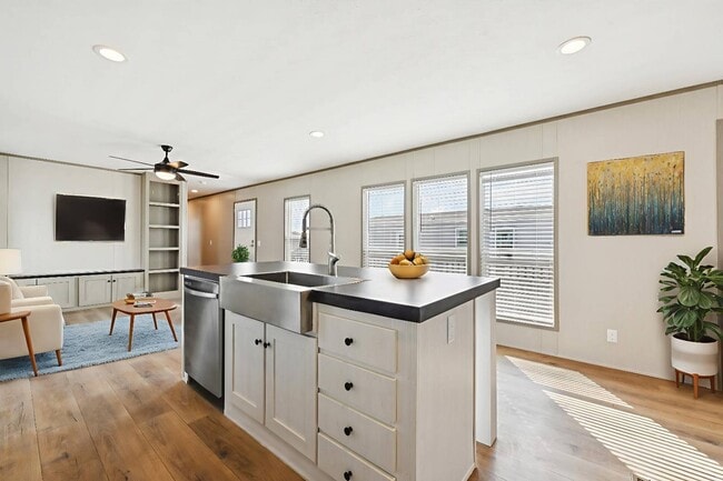 Building Photo - 1701 Sidewinder Dr