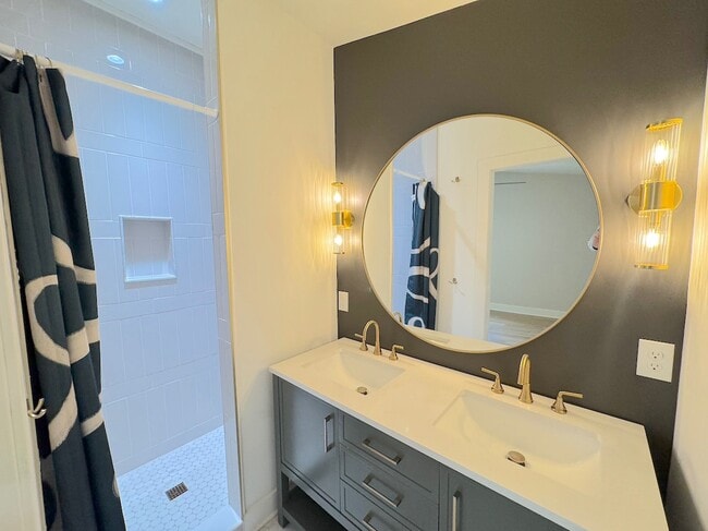 Building Photo - 324 Tanglewood Rd