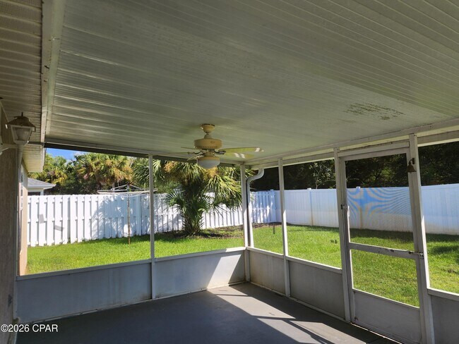 Building Photo - 226 Summerwood Dr