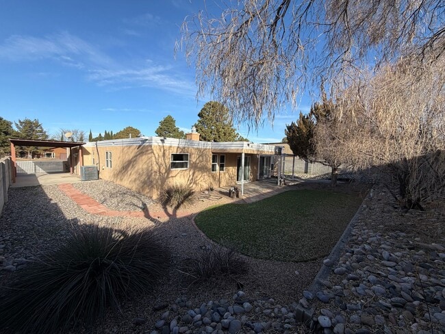 Building Photo - 3 Bedroom Single Story Home Available Near Academy Rd NW & Ventura St NE!