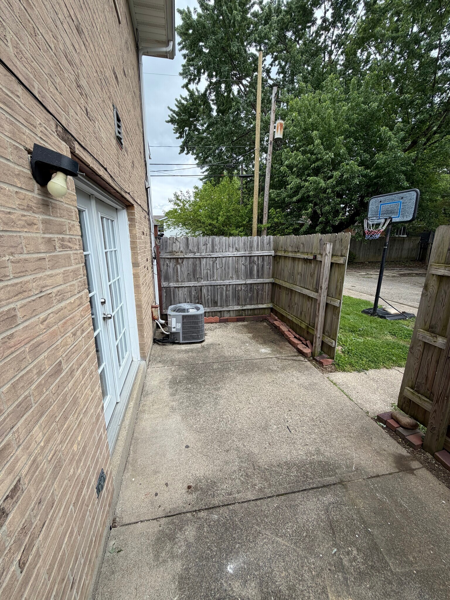 Building Photo - 6861 Emerald Ave
