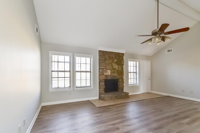 Building Photo - 4109 Kingscrest Cove