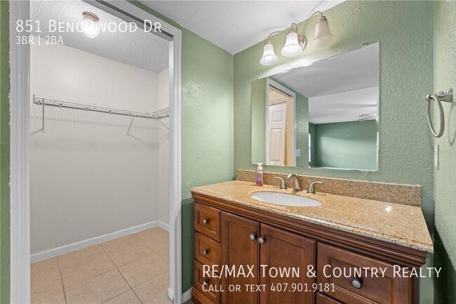 Building Photo - 851 Benchwood Dr