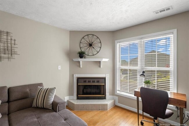 Building Photo - 421 Cityview Ln