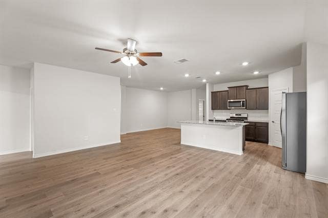 Building Photo - 647 Carters Grv Dr