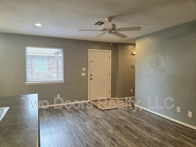 Building Photo - 507 Peppertree Ln