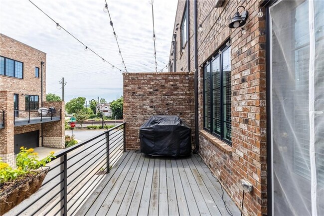 Building Photo - 250 Castleberry Station Dr SW