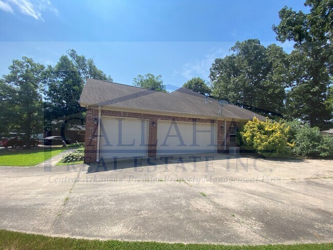 Building Photo - Sherwood Stone Hill 5 Bedroom Home