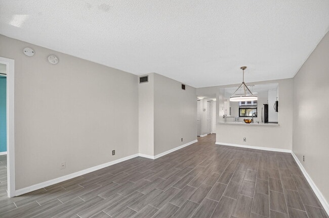 Building Photo - 7142 Golf Colony Ct