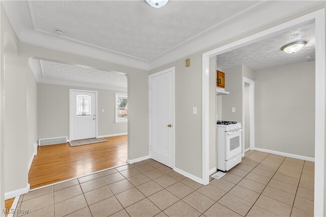 Building Photo - 498 E 250th St