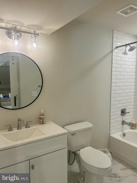 Building Photo - 105 Cabbage White Dr