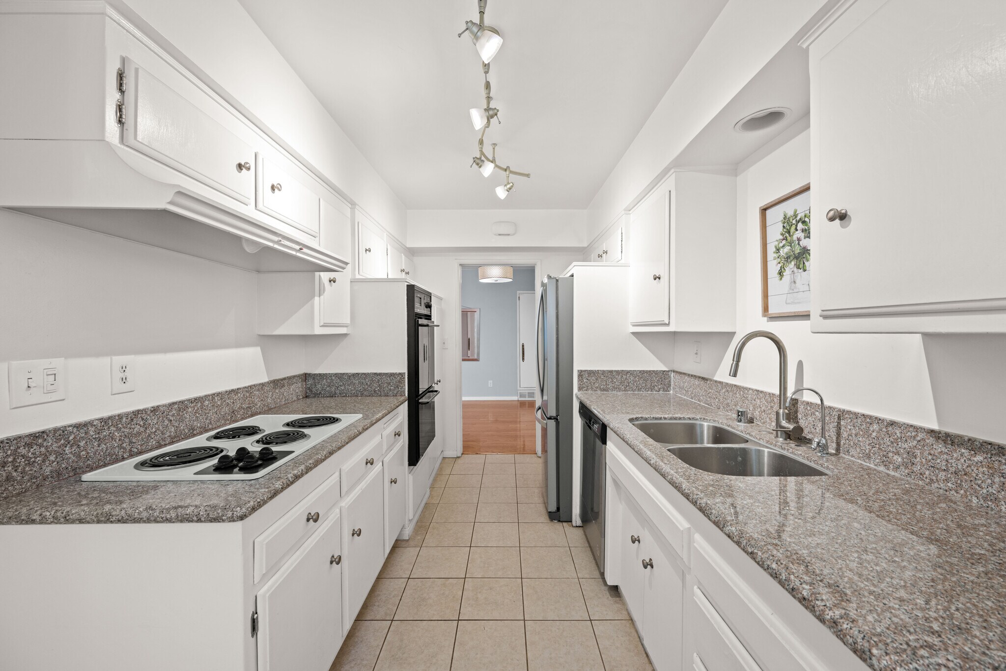 Building Photo - 289 S Barrington Ave