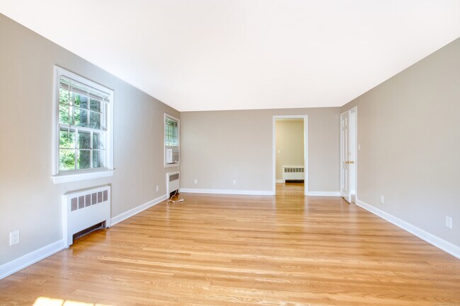 Building Photo - 226 Stanwich Rd
