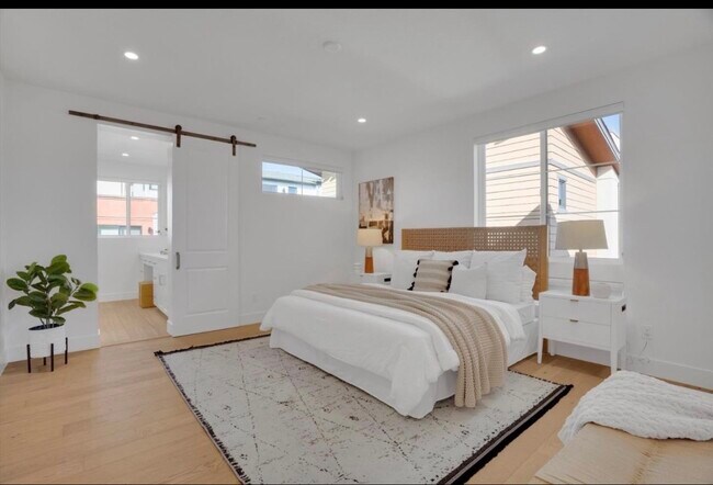 Building Photo - 15107 Shore Dr