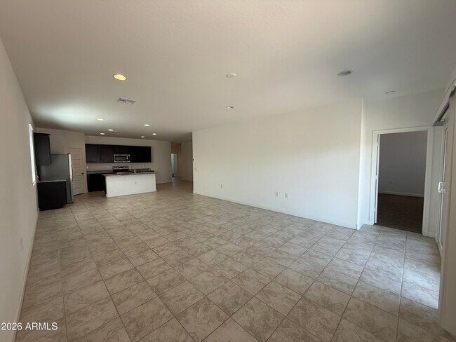 Building Photo - 2474 W Sable Ave