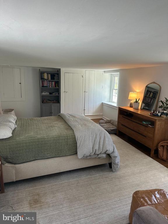 Building Photo - 553 Worthington Rd