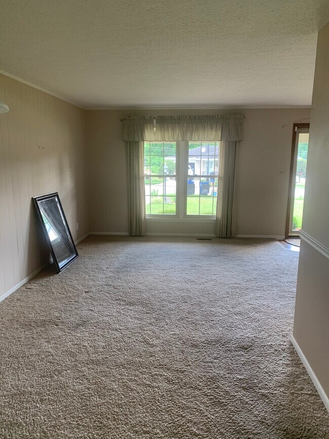 Building Photo - 2829 Hillside Dr