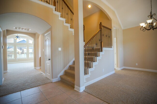 Building Photo - 2 Hadlock Pl