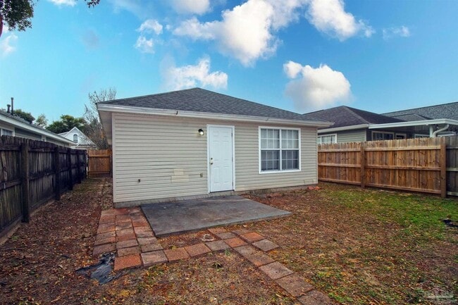 Building Photo - 130 Wildflower Ln
