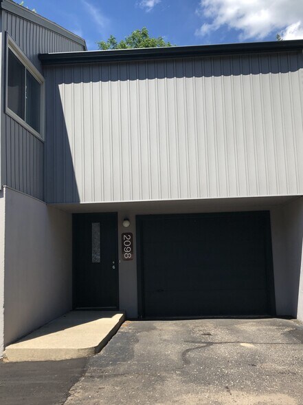 Building Photo - 2094 Fox Hollow Dr