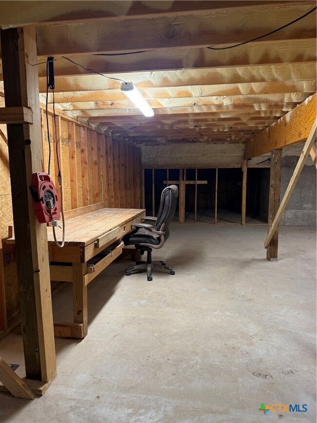 Building Photo - 627 Mission View Ct