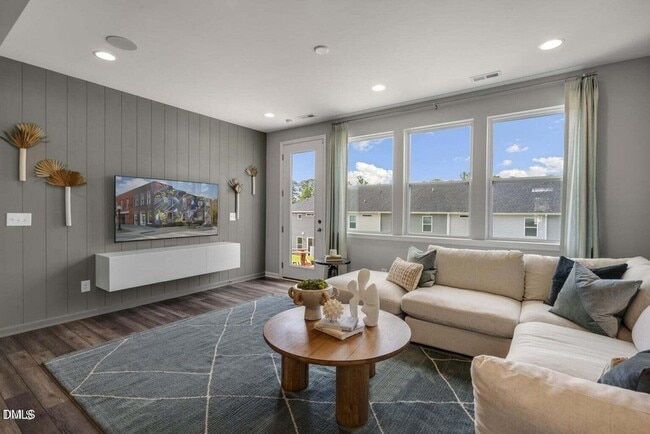 Building Photo - 123 Lennei Ln